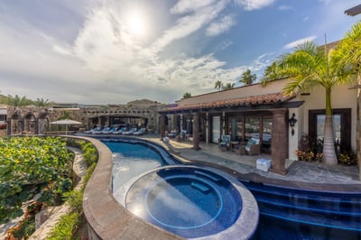 Luxury Villa Photo #2