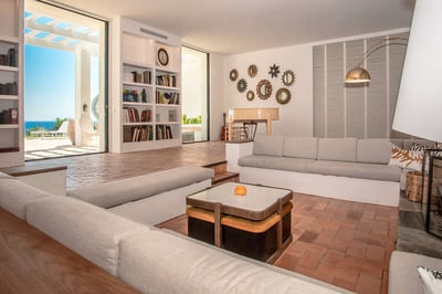 Luxury Villa Photo #13