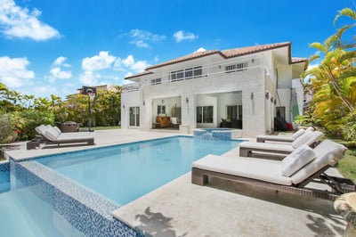 Luxury Villa Photo #2