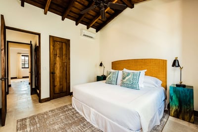 Luxury Villa Photo #21