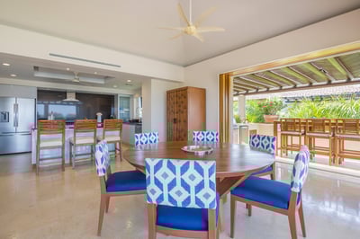 Luxury Villa Photo #15