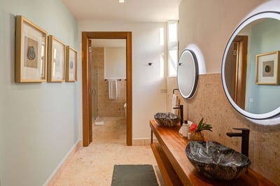 Luxury Villa Photo #26