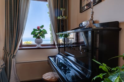 Luxury Villa Photo #15