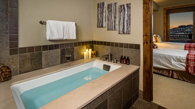 Split King Ensuite tub