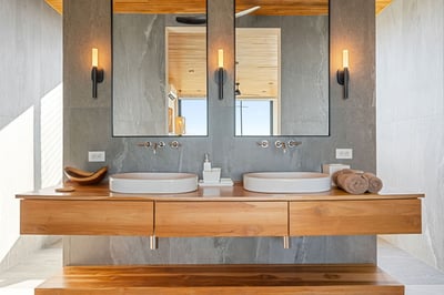 Main House Primary Suite Ensuite Bathroom – 3rd Floor