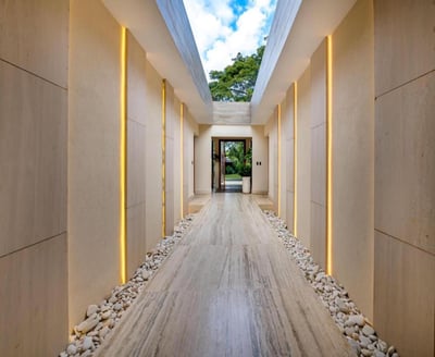 Luxury Villa Photo #22