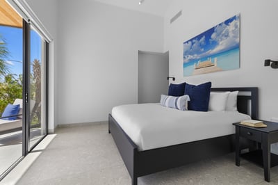 Luxury Villa Photo #35