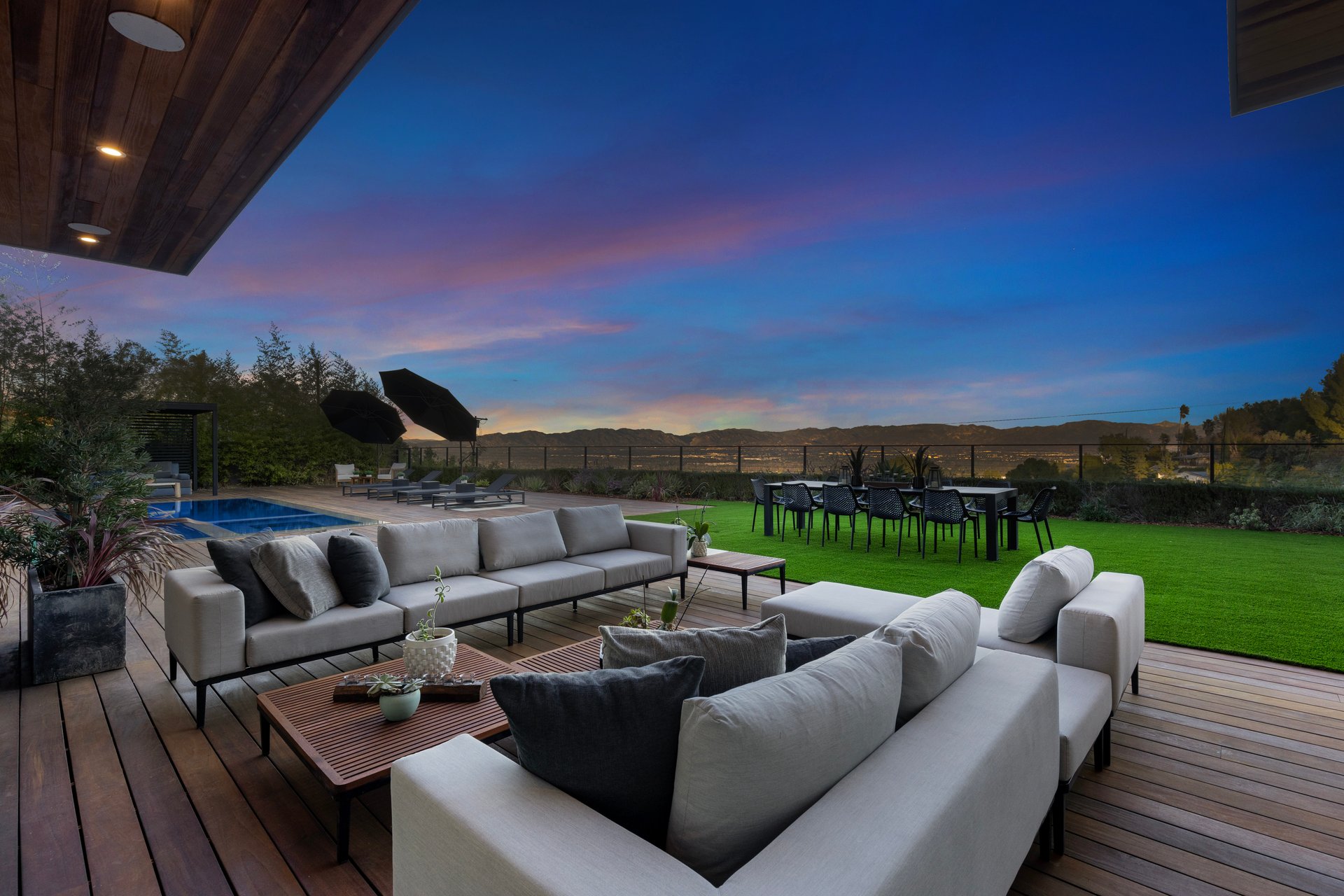 Skyline Luxury Haven - 3