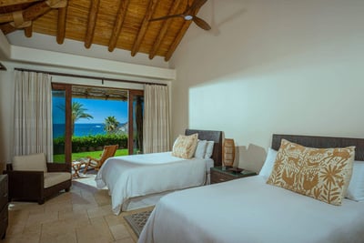 Luxury Villa Photo #34