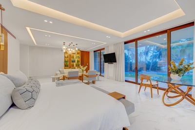 Luxury Villa Photo #32