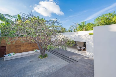 Luxury Villa Photo #15