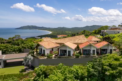 Luxury Villa Photo #32