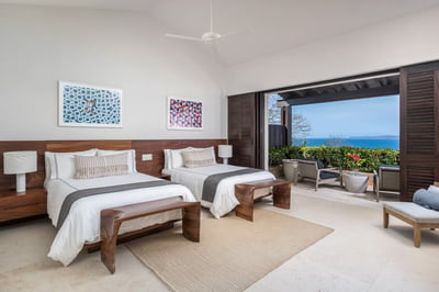 Luxury Villa Photo #27