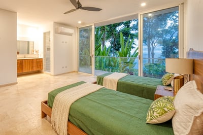 Luxury Villa Photo #17
