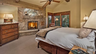 Queen suite 2, upper level
