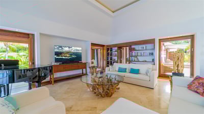 Luxury Villa Photo #24