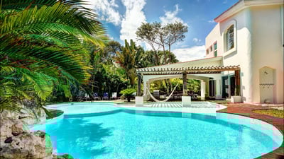 Luxury Villa Photo #3