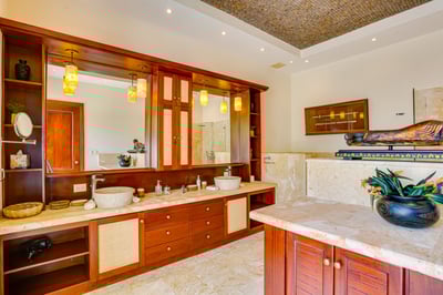 Luxury Villa Photo #36