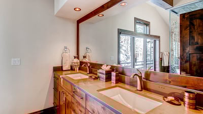 King ensuite on upper level