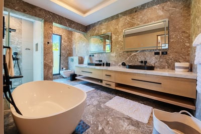 Luxury Villa Photo #23