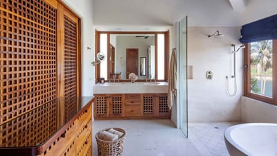 Luxury Villa Photo #33