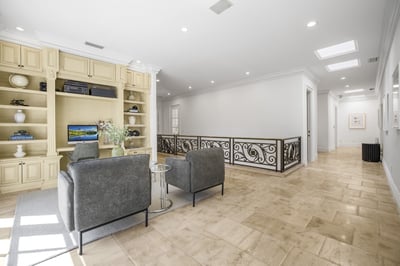 Luxury Villa Photo #32