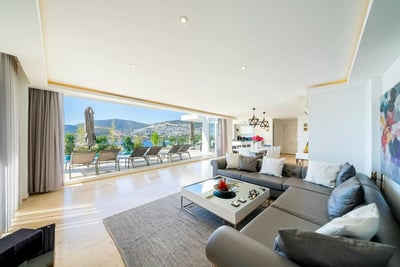 Luxury Villa Photo #10