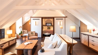 Bedroom 1: On an upper level. A king size bed, air conditioning, ceiling fan, HD-TV, safe, dres