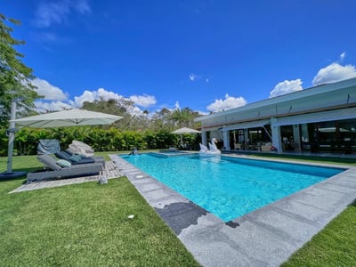 Luxury Villa Photo #4