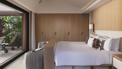 Bedroom 1: A king size bed, air conditioning, safe, dressing room. Ensuite bathroom with indoor Ital