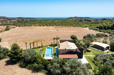 Luxury Villa Photo #13