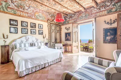 Luxury Villa Photo #26