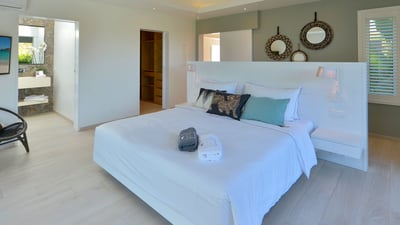 Luxury Villa Photo #25