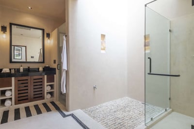 Luxury Villa Photo #23