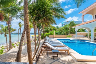 Luxury Villa Photo #9
