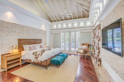 Luxury Villa Photo #35