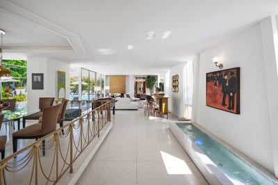 Luxury Villa Photo #23