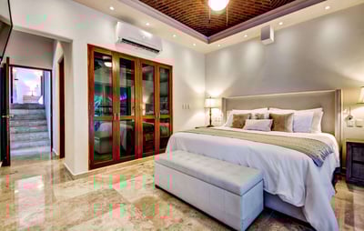 Luxury Villa Photo #22
