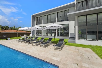 Luxury Villa Photo #4