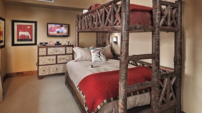Bedroom with Twin/Queen and Twin Trundle Bed 
