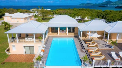 Les Terres Basses,Plum Bay