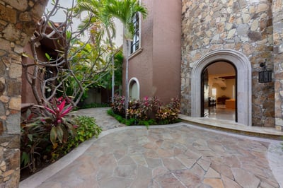 Luxury Villa Photo #15