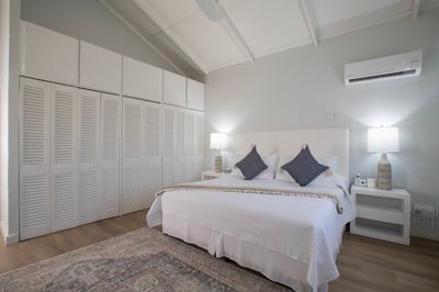 Luxury Villa Photo #12