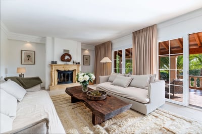 Luxury Villa Photo #18