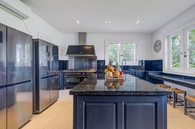 Luxury Villa Photo #23