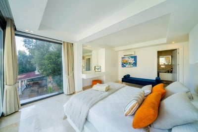 Luxury Villa Photo #33