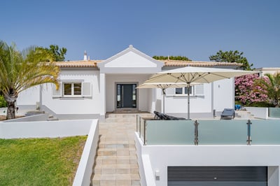 Luxury Villa Photo #15