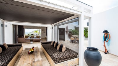 Outdoor Lounge