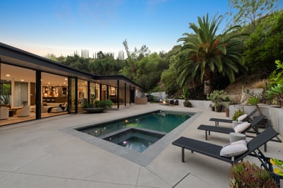 Luxury Villa Photo #15