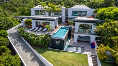 Luxury Villa Photo #3